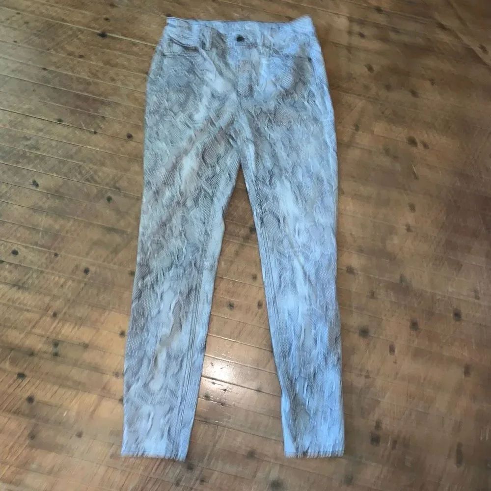 White House Black Market snakeskin skinny cropped 0 jeans